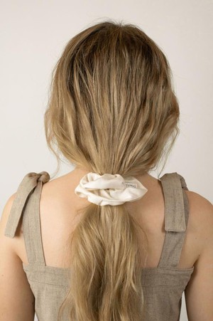 Scrunchie Aurora Wit from Shop Like You Give a Damn