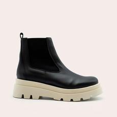 Chelsea Boots Noa Zwart via Shop Like You Give a Damn