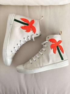 Sneakers La Creme & Rood via Shop Like You Give a Damn