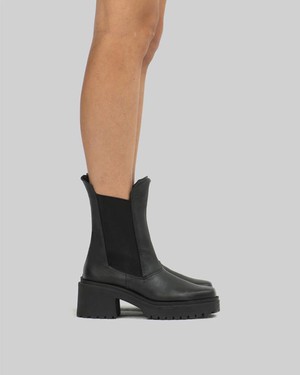 Squared Chelsea Boots Zwart from Shop Like You Give a Damn