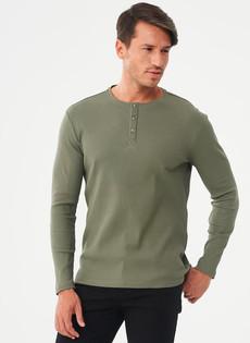 Geribbeld Henley Shirt Kaki via Shop Like You Give a Damn