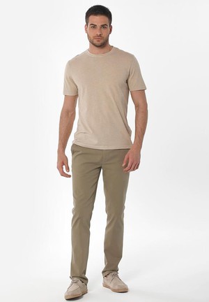 Chinobroek Olijfgroen from Shop Like You Give a Damn