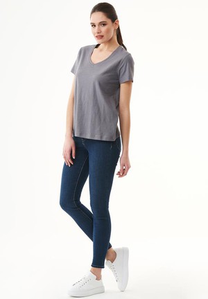 T-Shirt V-Hals Basic Schaduwgrijs from Shop Like You Give a Damn