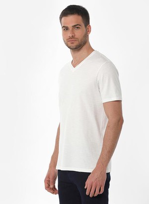 Basic T-Shirt V-Hals Off White from Shop Like You Give a Damn