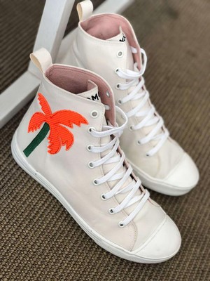 Sneakers La Creme & Rood from Shop Like You Give a Damn