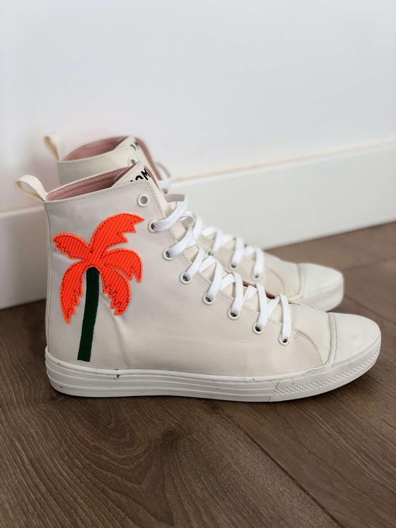 Sneakers La Creme & Rood from Shop Like You Give a Damn