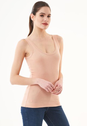 Top Basic Ribbed Licht Oranje from Shop Like You Give a Damn