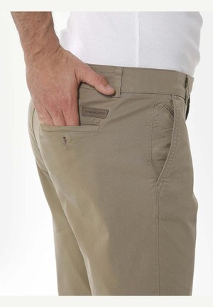 Chinobroek Slim Olijfgroen from Shop Like You Give a Damn