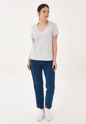 V-Hals T-Shirt Basic Grijs from Shop Like You Give a Damn
