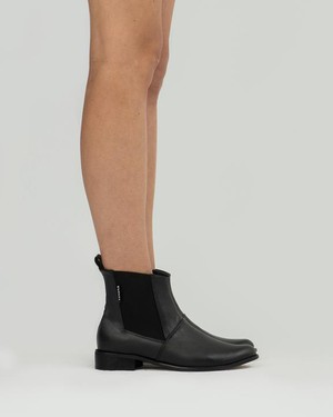 Chelsea Boots No. 2 Zwart from Shop Like You Give a Damn