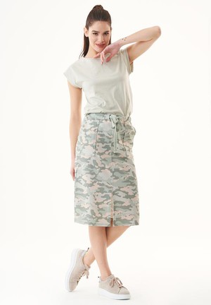 Rok Met Camouflagepatroon from Shop Like You Give a Damn