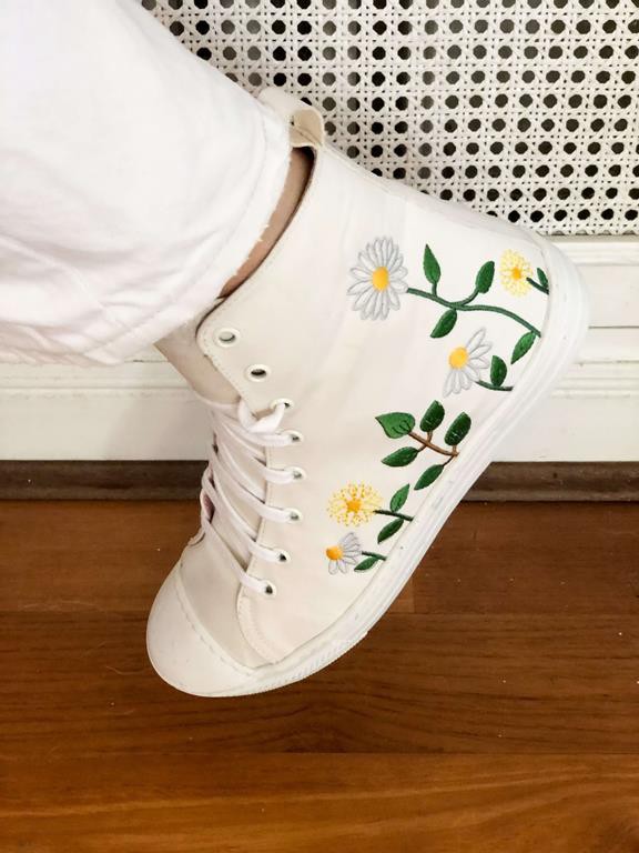 Sneakers Daisies' Garden Wit from Shop Like You Give a Damn