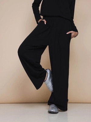 Black Wijde broek Dames from SNURK