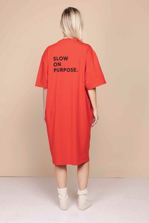 Slow Coral Red Relaxed Tee Dress Dames from SNURK