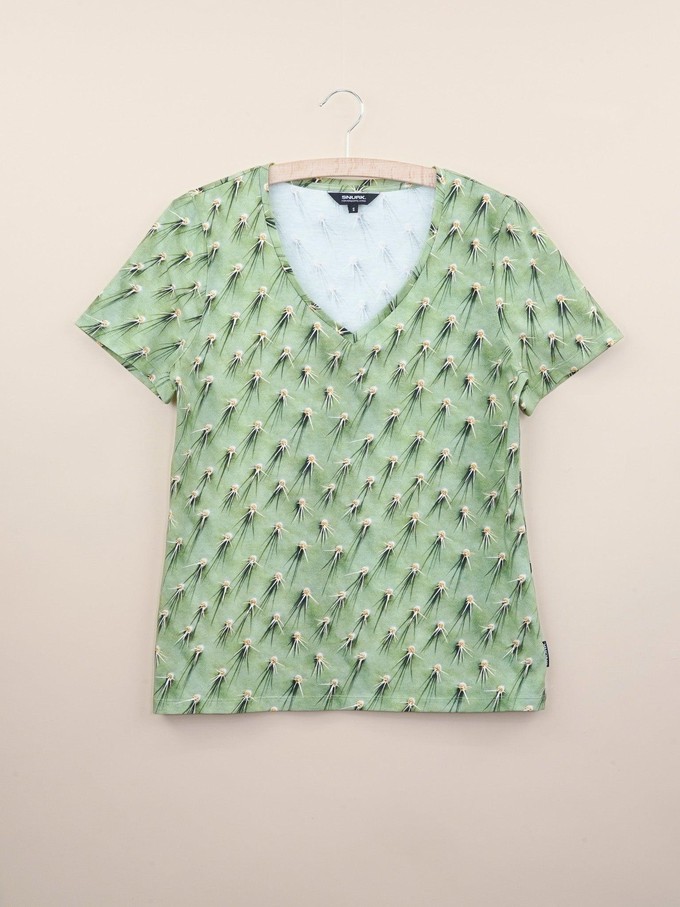 Cozy Cactus V-neck T-shirt Dames from SNURK