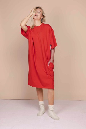 Slow Coral Red Relaxed Tee Dress Dames from SNURK