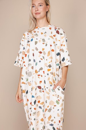Terrazzo Relaxed Tee Dress Dames from SNURK