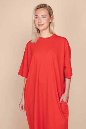 Slow Coral Red Relaxed Tee Dress Dames from SNURK