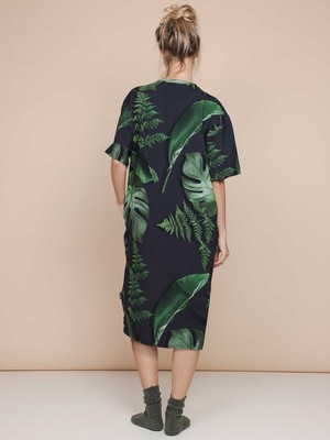 Dark Forest Relaxed Tee Dress Dames from SNURK