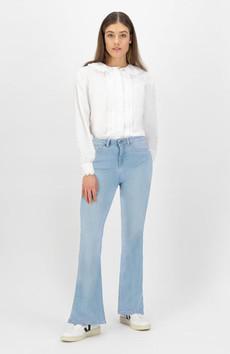 Isy Flared jeans Sunny Stone via Sophie Stone