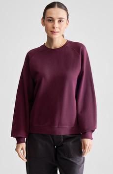 Ystad base sweater fig red via Sophie Stone