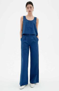 Manolita seersucker broek blauw via Sophie Stone