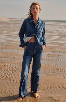 Marlene high-waist jeans mid blue via Sophie Stone