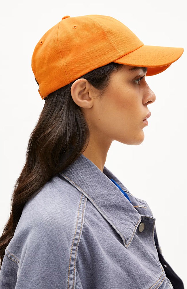 Yenaas pet light tangerine from Sophie Stone