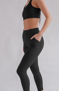 Compressive high-rise pocket legging zwart via Sophie Stone