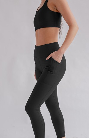 Compressive high-rise pocket legging zwart from Sophie Stone