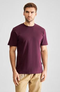 Stockholm base t-shirt fig red via Sophie Stone