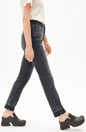 Lejaani straight leg jeans licorice from Sophie Stone Lejaani straight leg jeans licorice from Sophie Stone