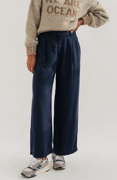 Nanpu broek blue night via Sophie Stone