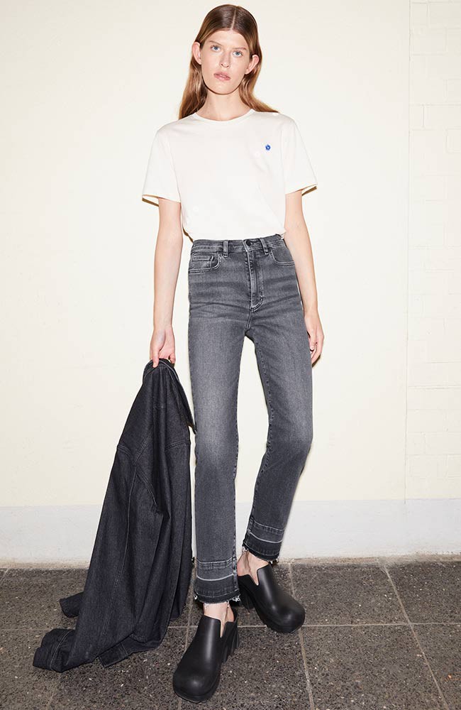 Lejaani straight leg jeans licorice from Sophie Stone Lejaani straight leg jeans licorice from Sophie Stone