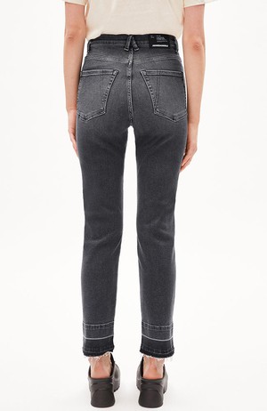 Lejaani straight leg jeans licorice from Sophie Stone Lejaani straight leg jeans licorice from Sophie Stone