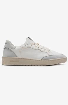 Aral sneaker off white via Sophie Stone