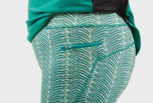 Happy 3/4 legging aqua waves from Spiffy Active