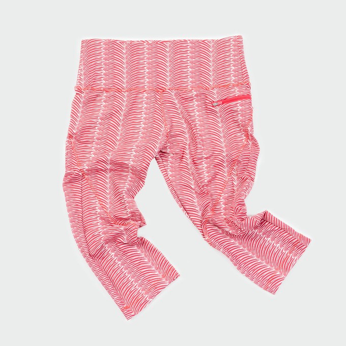 Happy 3/4 legging raspberry waves from Spiffy Active