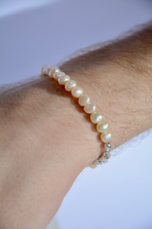 THE SQUIGGLY PEARL BRACELET from squïd studios