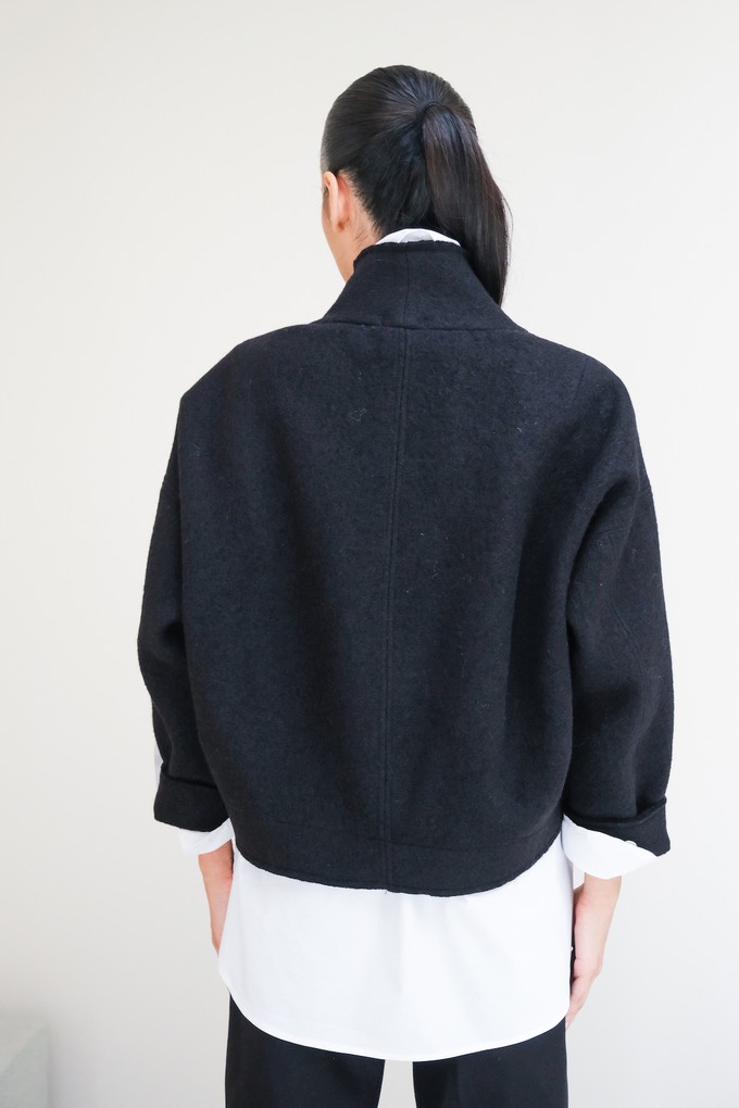 Kort Vestje | Wol Zwart from Sûr Atelier