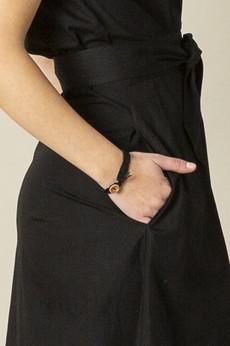 Weef armband | Knoop Zwart via Sûr Atelier