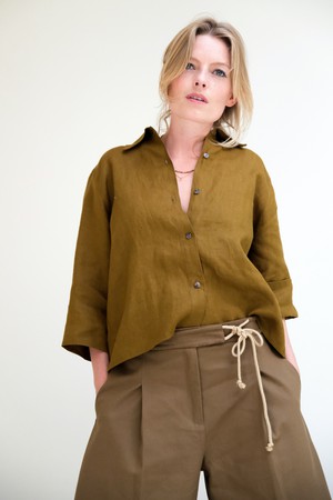 Blouse Splitjes | Linnen Olijfgroen from Sûr Atelier