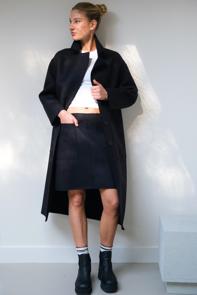 Lange Jas | Wol Zwart from Sûr Atelier