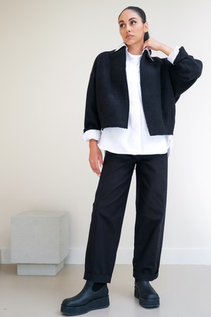 Kort Vestje | Wol Zwart from Sûr Atelier