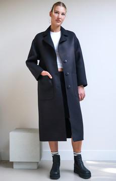 Lange Jas | Wol Zwart via Sûr Atelier