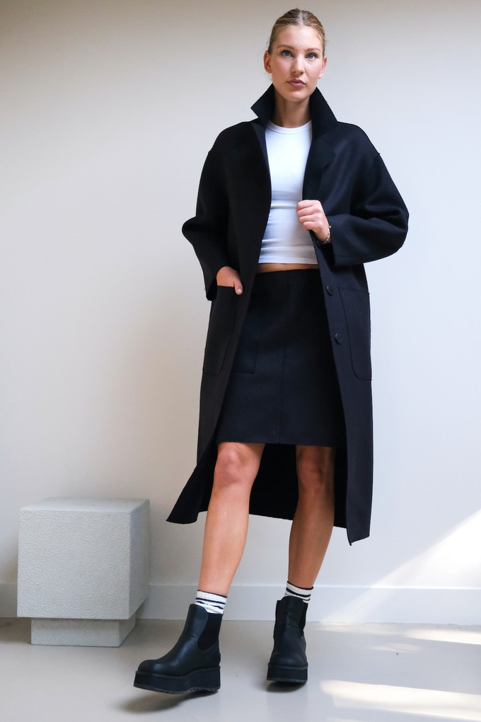 Lange Jas | Wol Zwart from Sûr Atelier