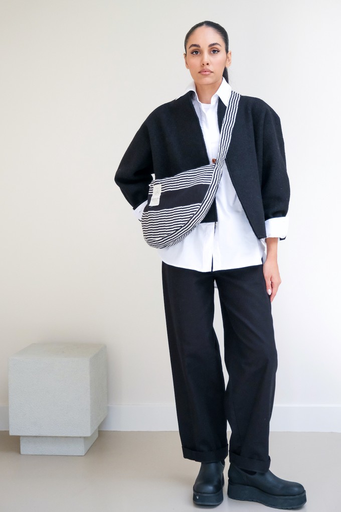 Kort Vestje | Wol Zwart from Sûr Atelier