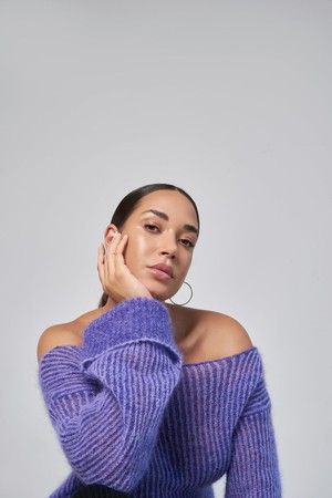 Off Shoulder Sweater with Side Slits - Nina from Tenné