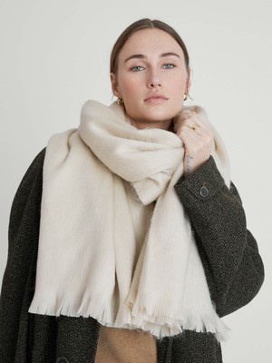 Alpaca Loca Sjaal Beige from The Blind Spot Alpaca Loca Sjaal Beige from The Blind Spot