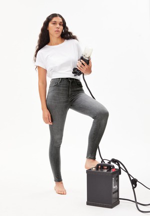 Ingaa Jeans | High Waist Skinny | Moon Grey from The Blind Spot